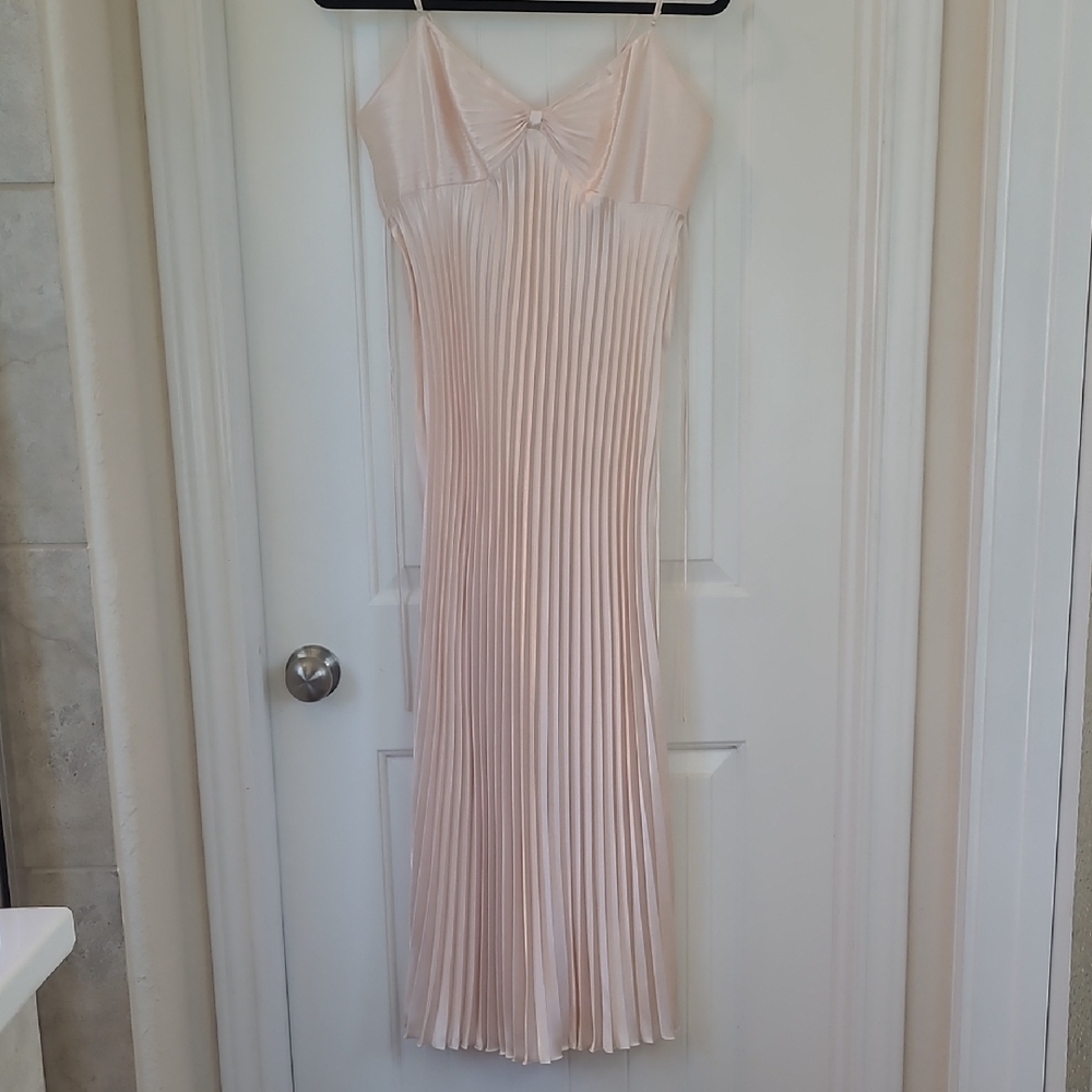 Elegant Cream Pleated Dress